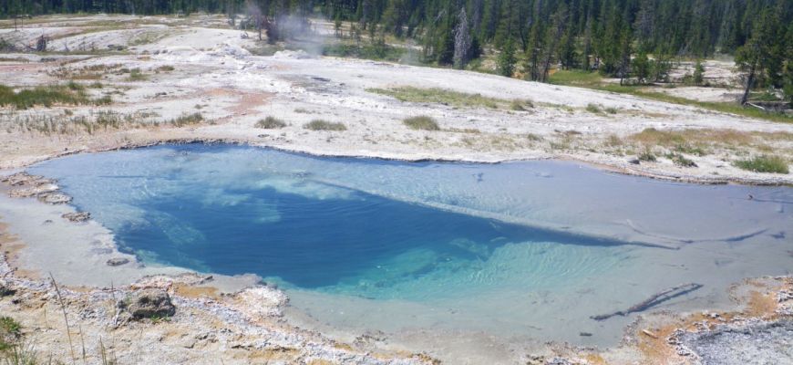 Hot spring at Shoshone Geyser Basin - Yellowstone Guidelines Hot spring at Shoshone Geyser Basin - Yellowstone Guidelines